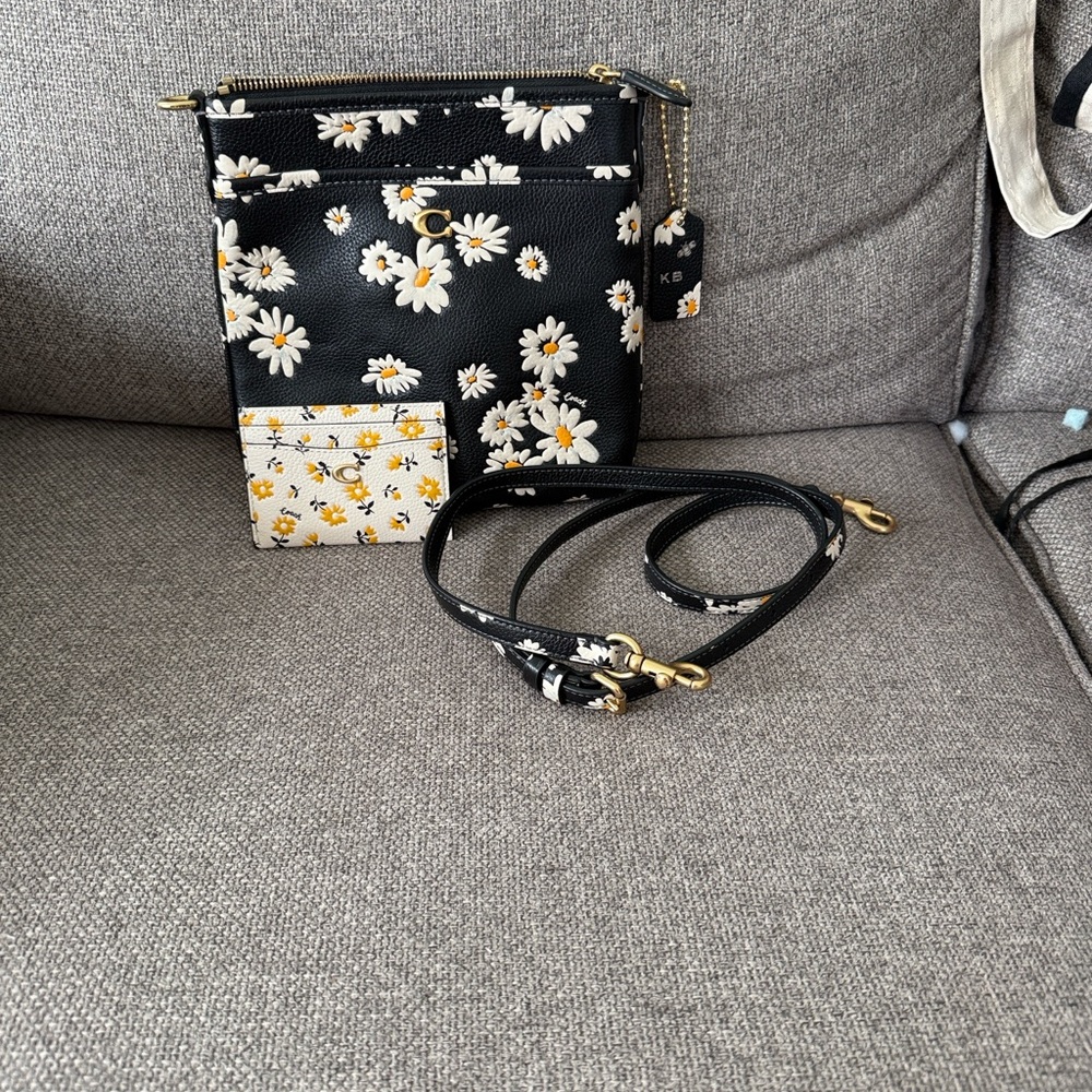 Coach Daisy Crossbody Bag With Cardholder - Picture 16 of 16